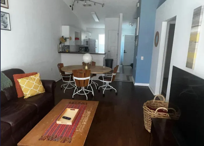 Holiday home Charming 2 Bdr 1 Bath Fenced Byard N Pet Friendly Close To Bases Pensacola