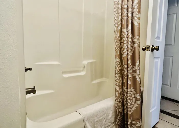 Holiday home Charming 2 Bdr 1 Bath Fenced Byard N Pet Friendly Close To Bases