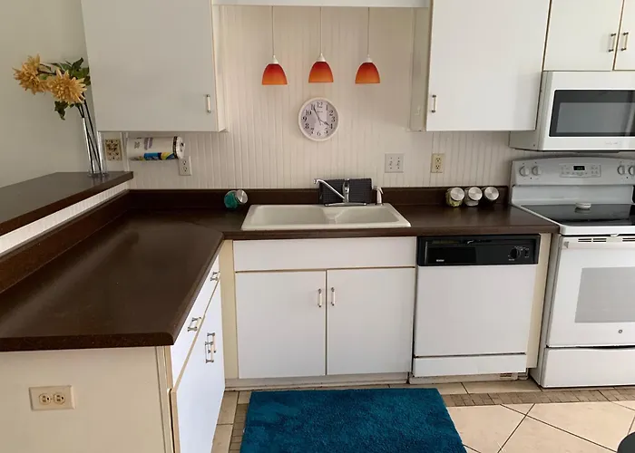 Charming 2 Bdr 1 Bath Fenced Byard N Pet Friendly Close To Bases Holiday home Pensacola