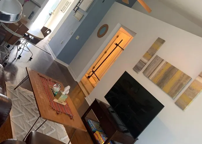 Charming 2 Bdr 1 Bath Fenced Byard N Pet Friendly Close To Bases Holiday home Pensacola